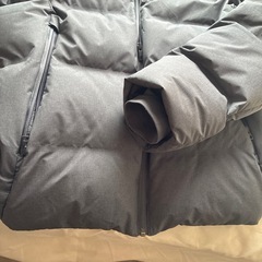 UNIQLO ユニクロ シームレスダウンパーカ/3Dカット グレー Mの画像