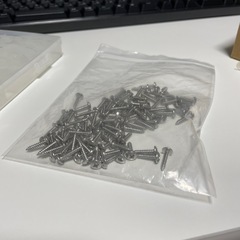 ケーブルクランプ ケーブルクリップ ネジ付き　直径10.4mm R型　ホワイトの画像