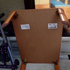 木製折れ足テーブルの画像