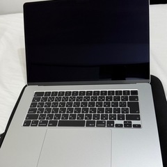 ほぼ新品 MacBook Air 15.3インチ m4チップ メモリ16gb SSD256gbの画像