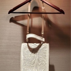 早い者勝ち！定価４万 牛皮 カービングトライブス Rita ショルダーバッグ①の画像