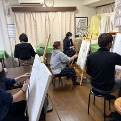 アトリエこうたき美術研究所では冬期講習を行います☃️美術予備校に近い内容で藝大生の講師たちが講習を行います。冬の期間に集中して勉強をしてみませんか？４月からアトリエがリニューアルし、より予備校に近い環境となりました。低授業料で美大入試対策ができます🎨🖌️ 志望校に合わせて静物デッサン、石膏デッサン、水彩・油彩、水粘土制作、平面構成、ポートフォリオ作成などの指導を行います。アトリエこうたき美術研究所のホームページよりお申し込みください‼️    の画像