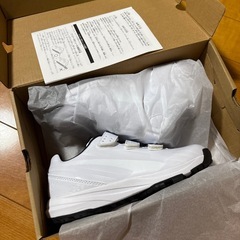 新品未使用　野球トレーニングシューズ23.0センチの画像