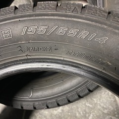 155-65-14 スタッドレスタイヤ　バリ山　21年製の画像