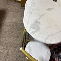 2人用食卓テーブルの画像