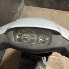 ★支払総額3.3万円★定休日なし！いつでも現車確認可能です！ スズキ レッツ2 DX シルバー CA1KA 人気のレッツ2！ ２ストのためオイル注ぎ足すだけ！ バッテリー新品！ カスタムベースに♪の画像