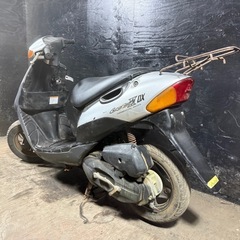 ★支払総額3.3万円★定休日なし！いつでも現車確認可能です！ スズキ レッツ2 DX シルバー CA1KA 人気のレッツ2！ ２ストのためオイル注ぎ足すだけ！ バッテリー新品！ カスタムベースに♪の画像