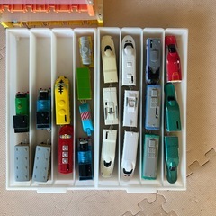 プラレール　車庫に変身！　トレインケース、タカラトミー　2個セット　プラレール付き　の画像