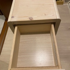 ベッドサイドテーブルの画像