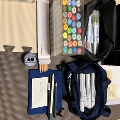 お絵描きセット　ペン　トレビュアー　ペン縦　紙の画像