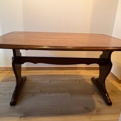 ダイニングテーブルの画像