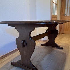 ダイニングテーブルの画像