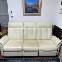 三人掛ソファーの画像