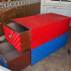 ブリキの衣装ケース　2個セットの画像