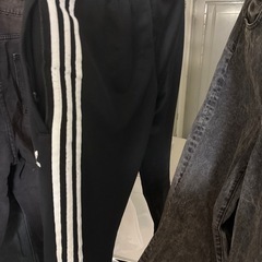 ハンガーラック、服諸々の画像