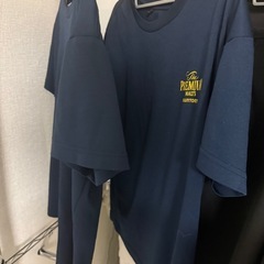 ハンガーラック、服諸々の画像