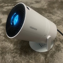 YOHWICK プロジェクター（リモコン付き）の画像