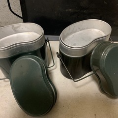 ❤️決まりました。おまとめ　ジャンボタライアイリス鍋早い者勝ち❤️バーベキューキャンプ大きめ鉄板と飯ごう2個　２回使用後洗って保管品の画像