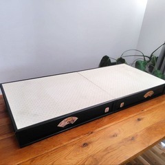 雛人形・道具『御殿台　黒塗彫金』台座　特大　横57.8cm（2つで約116cm）の画像