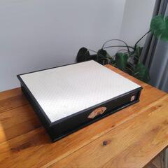 雛人形・道具『御殿台　黒塗彫金』台座　特大　横57.8cm（2つで約116cm）の画像