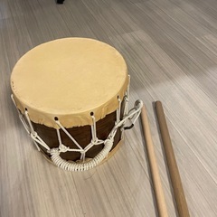 小太鼓。牛の皮の画像