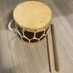 小太鼓。牛の皮の画像