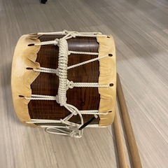 小太鼓。牛の皮の画像