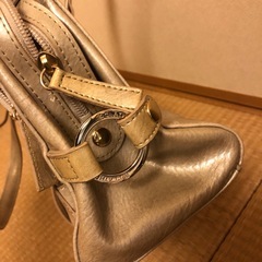 クレイサス　ハンドバックゴールドの画像