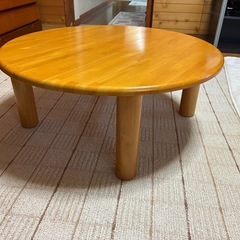 丸テーブルの画像
