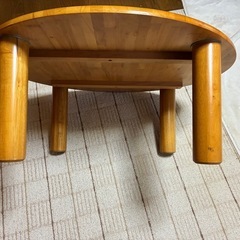 丸テーブルの画像