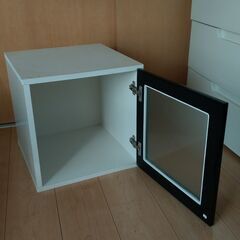 扉付きキューブボックスの画像