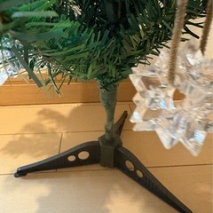 クリスマスツリーとオーナメントの画像