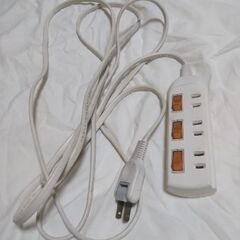 延長コード　５メートル×１本(黒)・３メートル×３本(白、黒、白)・１メートル×１本(青)の画像