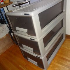 1個150円、綺麗なセンスの良いプラスチック収納ケース3個の画像