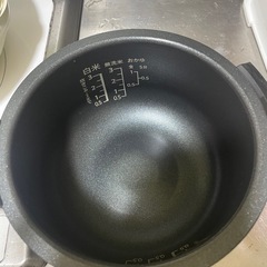 シャープ3合炊飯器、5キロコメ箱の画像