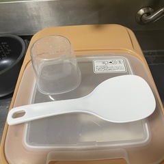 シャープ3合炊飯器、5キロコメ箱の画像