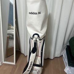 adidas キャディバッグの画像