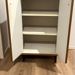 中古品！収納棚 / キャビネット（2ドア・棚板2段）の画像