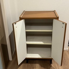 中古品！収納棚 / キャビネット（2ドア・棚板2段）の画像