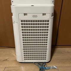 SHARP シャープ プラズマクラスター 加湿空気清浄機 KC-H50-Wの画像