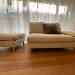 オットマン付き2人掛けカウチソファの画像