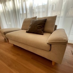 オットマン付き2人掛けカウチソファの画像