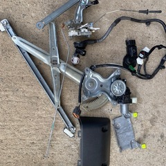 ダイハツハイゼット平成30年式(2018) 
EBD-S500P軽トラック右電動式ドア部品の画像