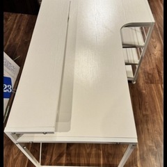 パソコンデスクの画像