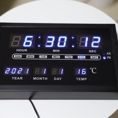 デジタル壁掛け時計の画像