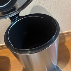 ステンレスペールゴミ箱の画像