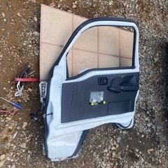ダイハツハイゼット平成30年式(2018) 
EBD-S500P軽トラック右電動式ドア部品の画像