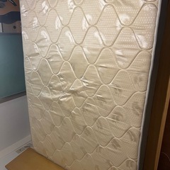 【お持ちします！】ダブルベットマットレス　コイル式の画像