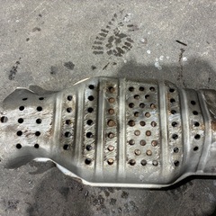 ER34スカイラインRB25ターボ純正触媒の画像