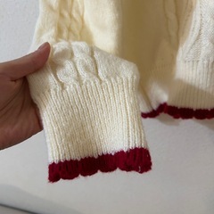 白と赤のカーディガン ニット 厚手　の画像